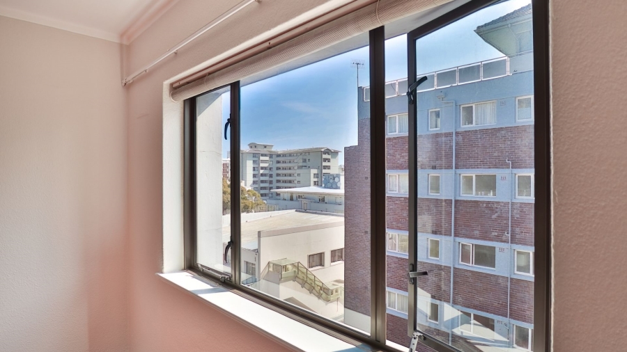 To Let 2 Bedroom Property for Rent in Sea Point Western Cape